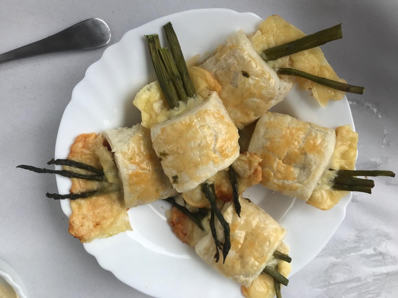 Hojaldre de espárragos y jamón Hojaldre de espárragos y jamón