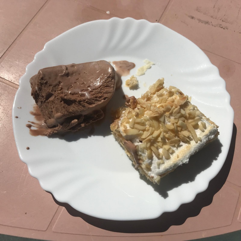 Costrada alcalaína con helado